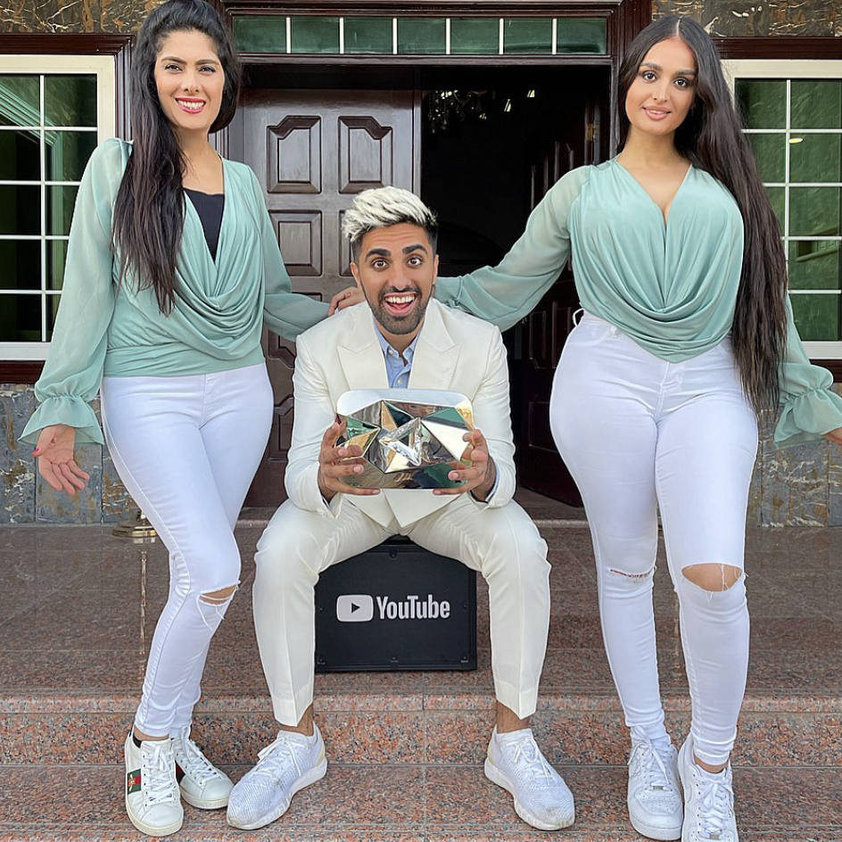 Dubai's Mo Vlogs Was Awarded For Hitting 10 MILLION Subscribers On YouTube