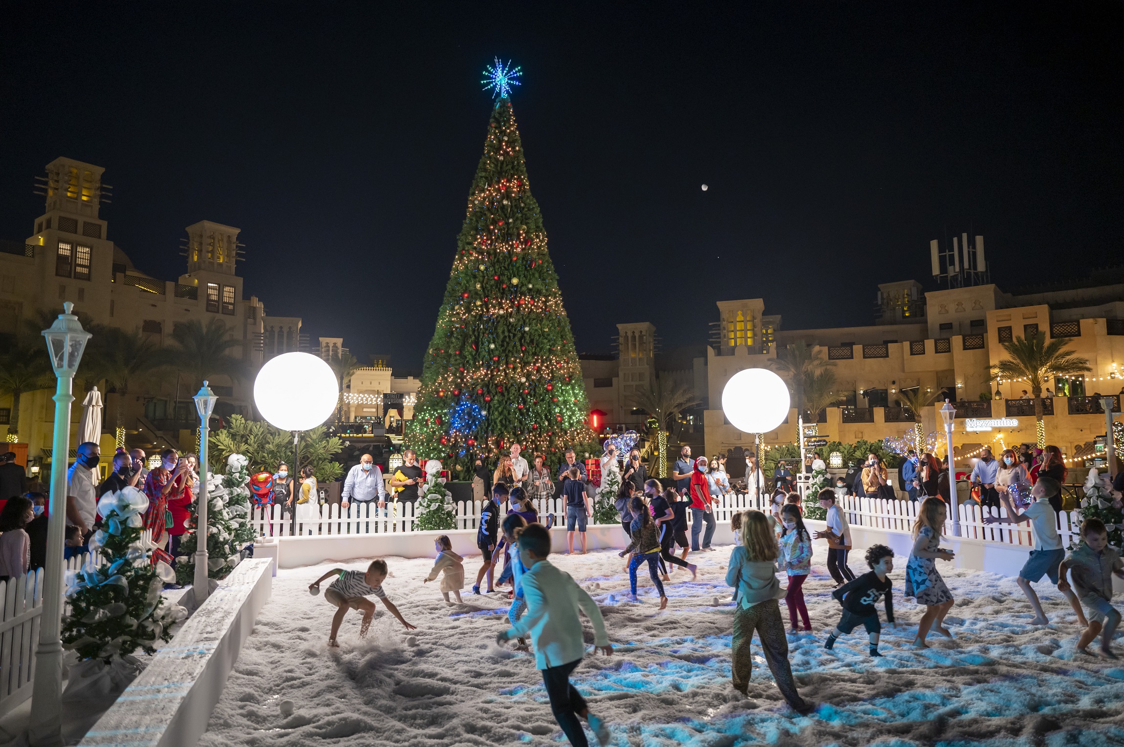 Experience The Festive Vibes In The Snowy Souk Madinat Jumeirah