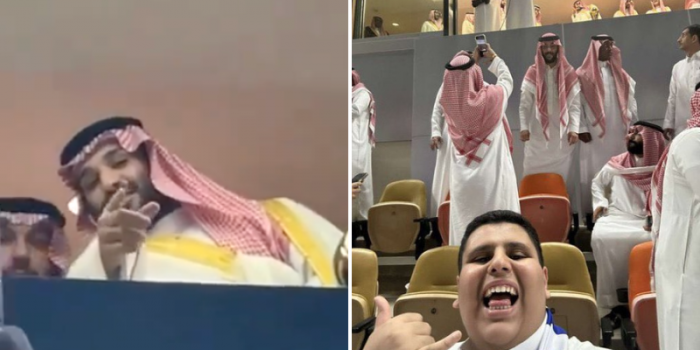 سمو الأمير محمد بن سلمان يلبي طلب شاب بالملعب ويصور معه