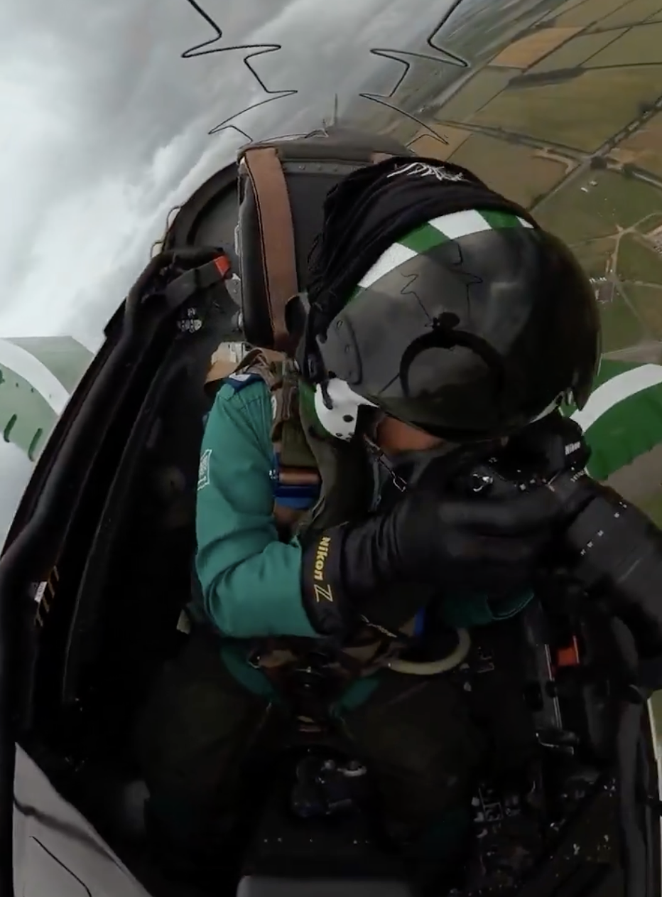 الجندي الخفي خلف عدسة الإبهار الجوي