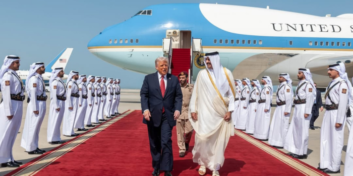 Arrival of Donald trump on wednesday may 14th welcomed by H.h. the emir sheikh tamim 