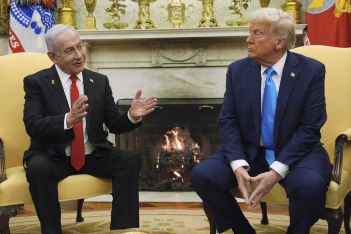 New Photo Of Trump Netanyahu’s Phone During Qatar Apology Causes Stir Online