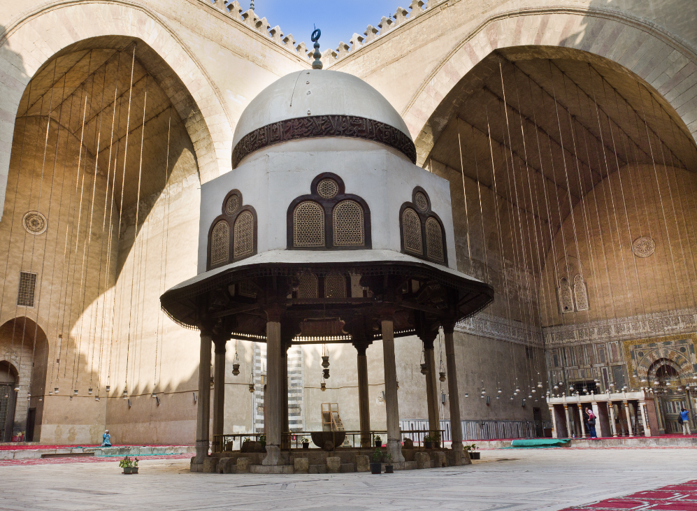 This Tour Of Sultan Hassan Mosque Is All You Need to Watch Today