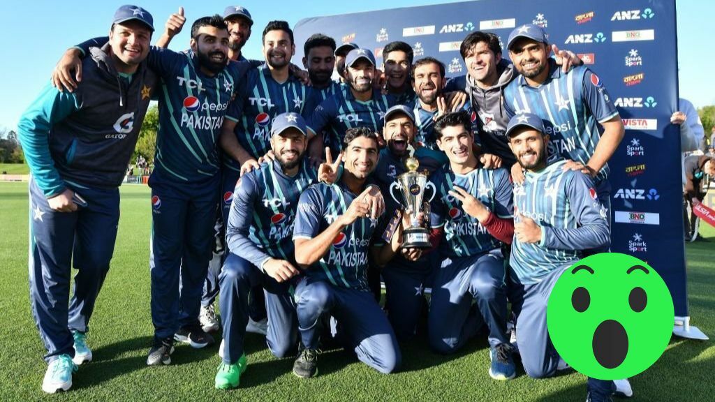 Pakistan Flawlessly Bags The T20 Tri-Series Trophy