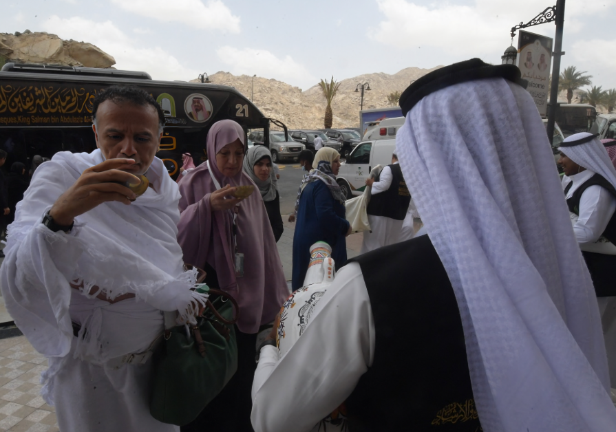 Heartwarming Acts Of Service: Ramadan Volunteers Distribute Zamzam Water To Pilgrims At The Grand Mosque